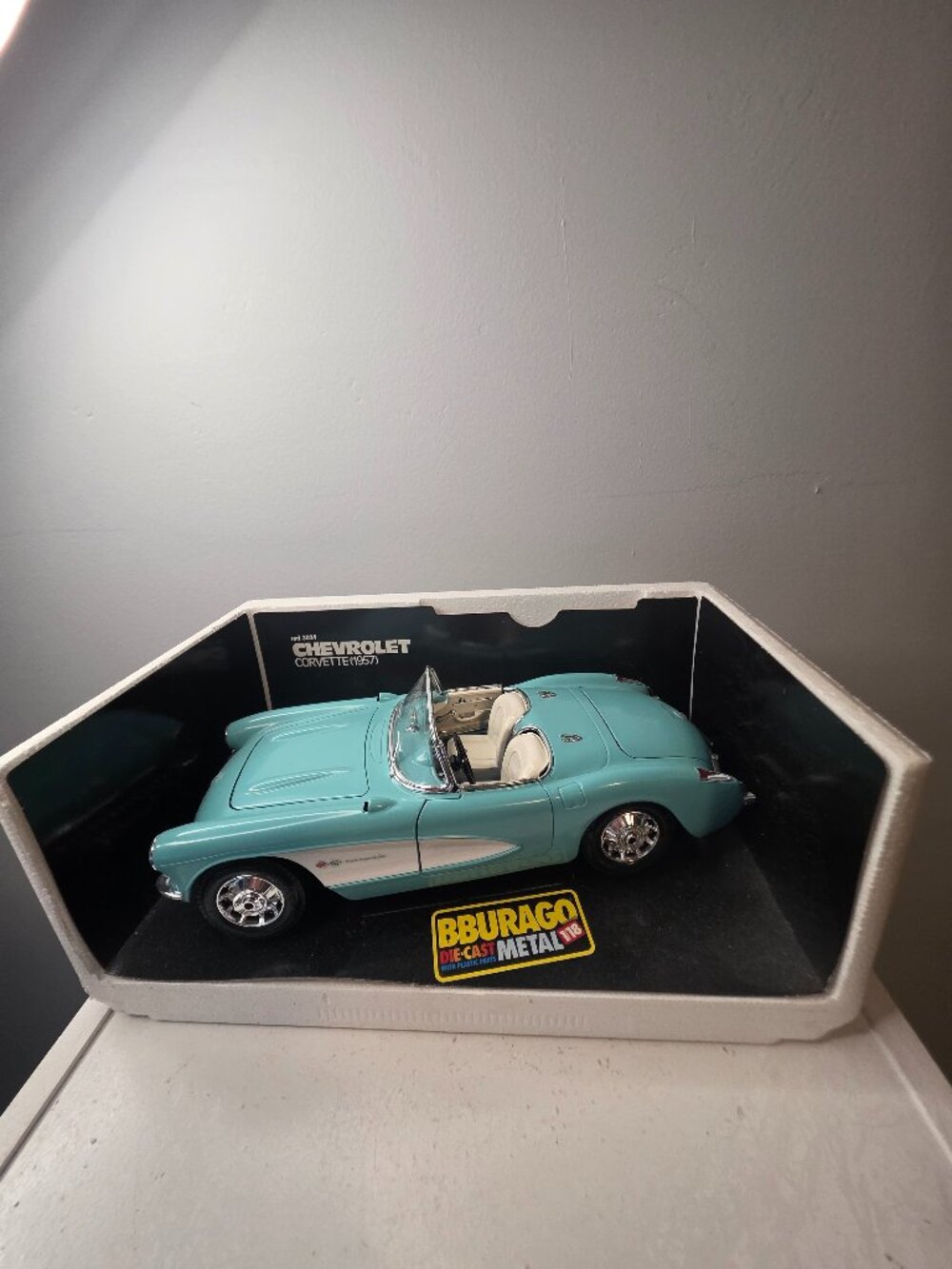 Burago Die Cast Metal Chevrolet 1957 Corvette 1:18 Italy NIB